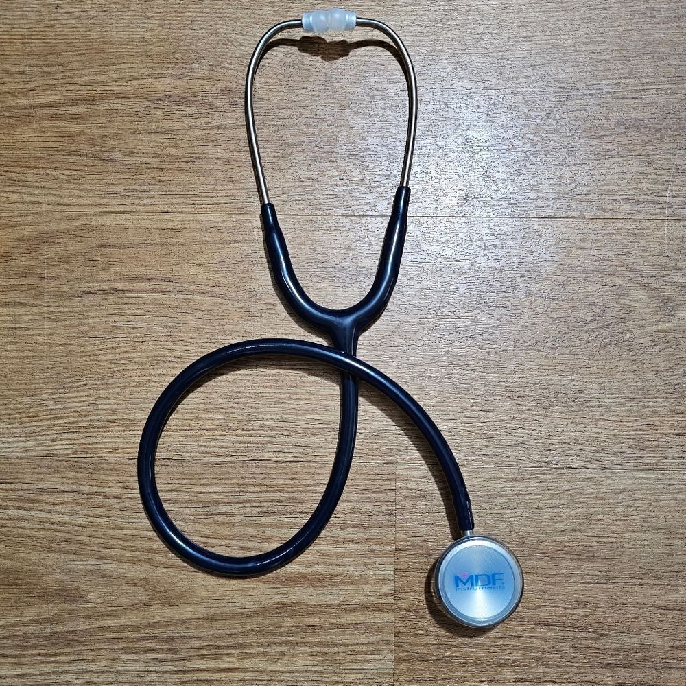 MDF Stethoscope Black Silver Translucent Rotational Diaphragm Excellent Conditio
